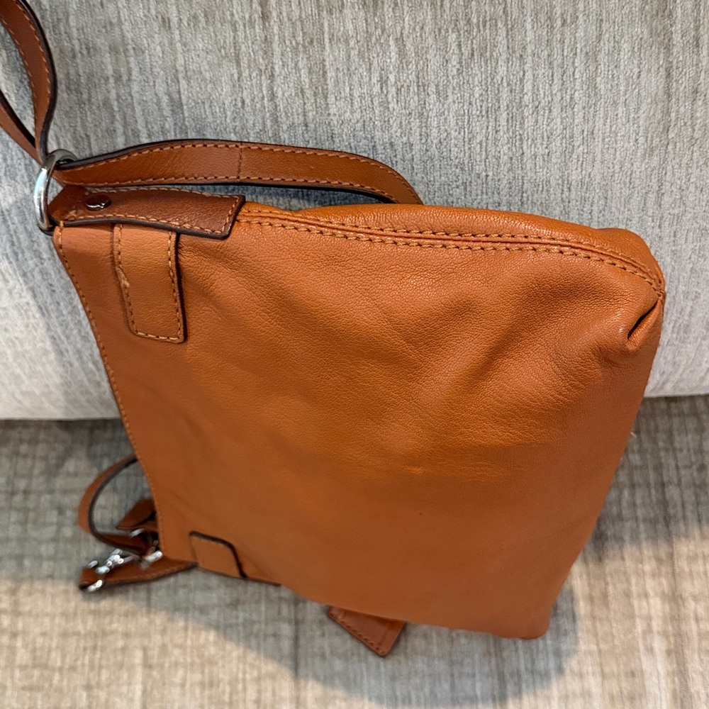 Michael Kors Brown Leather Hamilton pebbledCrossbody Bag in warm brown - Picture 5 of 9